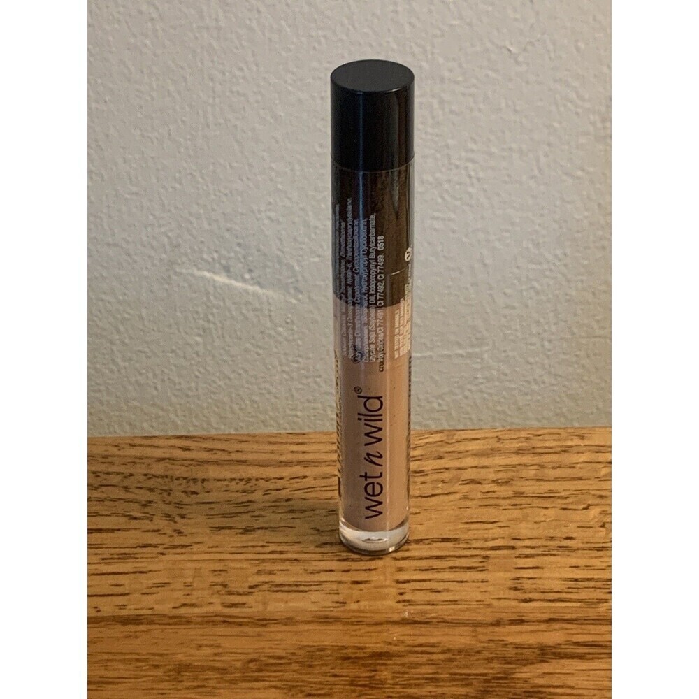 Wet N Wild Megalast Liquid Catsuit 575A Creme Liquid Eyeshadow 575A Sand Castles